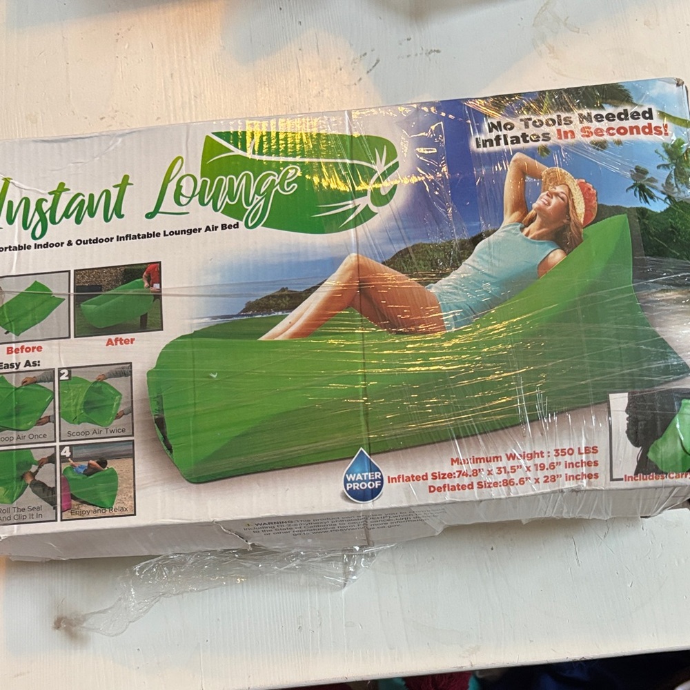 NWT Instant Lounge Inflatable Lounger - Bright Green